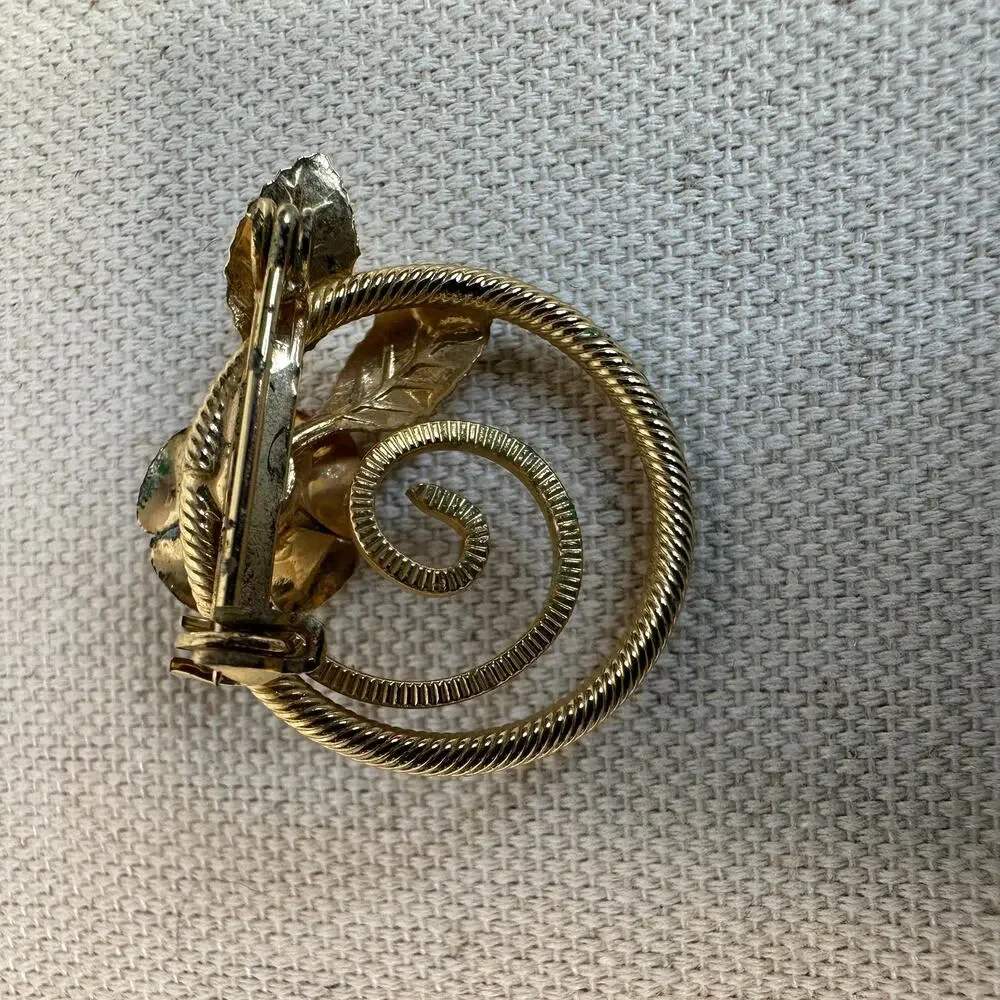 Floral Gold Tone Spiral Circle Rose Spun Gold Leaf Brooch Pin w/ Citrine Jewel